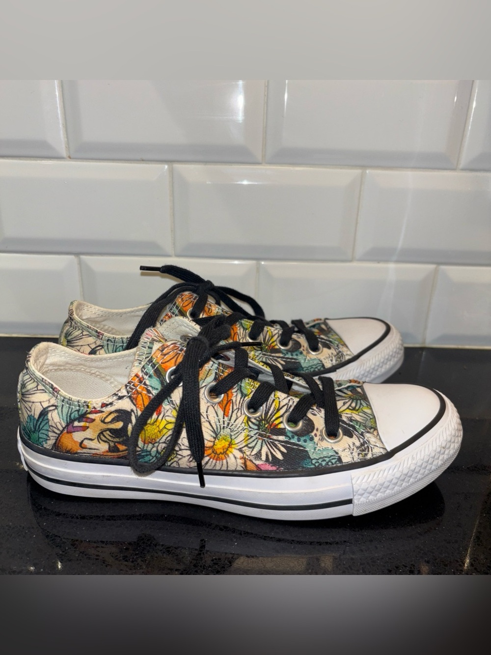Chuck Taylor All Star Sneakers Women’s Size 6 Floral